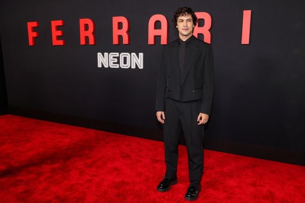 Gabriel Leone na pré-estreia do filme 'Ferrari' em Los Angeles