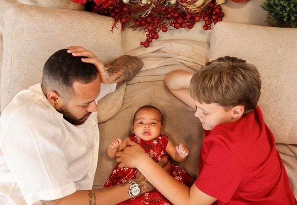 Neymar, a filha Mavie e o filho Davi Lucca reunidos para o Natal