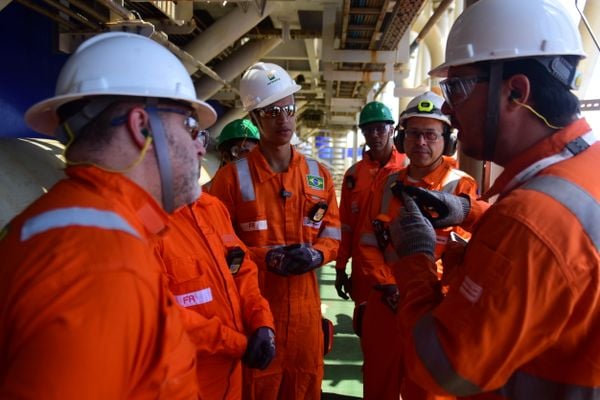 Navio-plataforma Anna Nery da Petrobras na Bacia de Campos por Carlos Alberto Silva