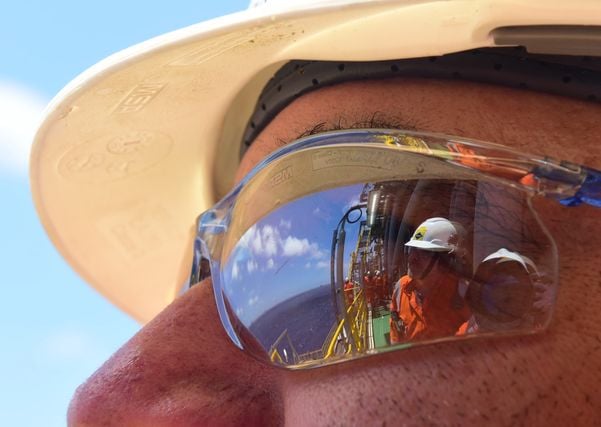 Navio-plataforma Anna Nery da Petrobras na Bacia de Campos por Carlos Alberto Silva