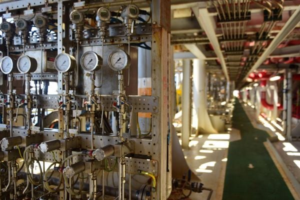 Navio-plataforma Anna Nery da Petrobras na Bacia de Campos por Carlos Alberto Silva