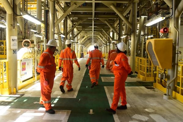 Navio-plataforma Anna Nery da Petrobras na Bacia de Campos por Carlos Alberto Silva