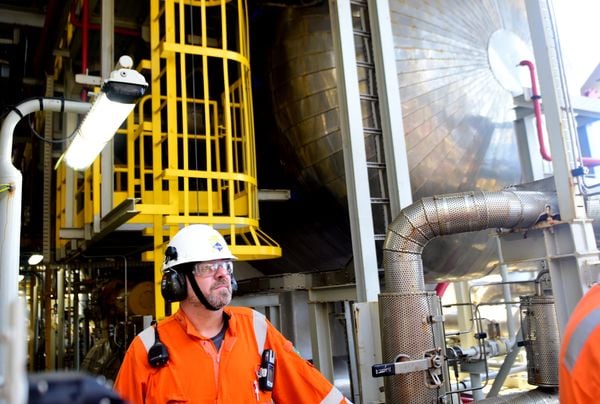 Navio-plataforma Anna Nery da Petrobras na Bacia de Campos por Carlos Alberto Silva