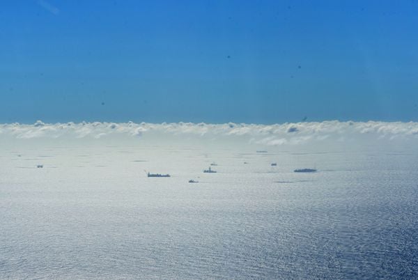 Navio-plataforma Anna Nery da Petrobras na Bacia de Campos por Carlos Alberto Silva