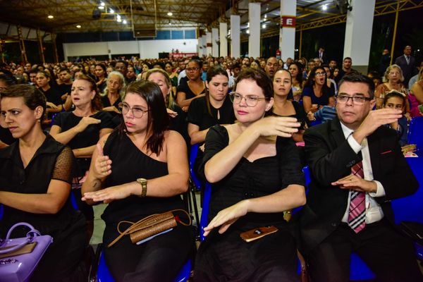 Formatura de instrumentistas e intérpretes de Libras da ICM