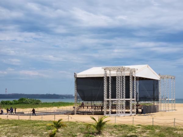 Mudança do local do palco para os shows em Camburi por Carlos Alberto Silva