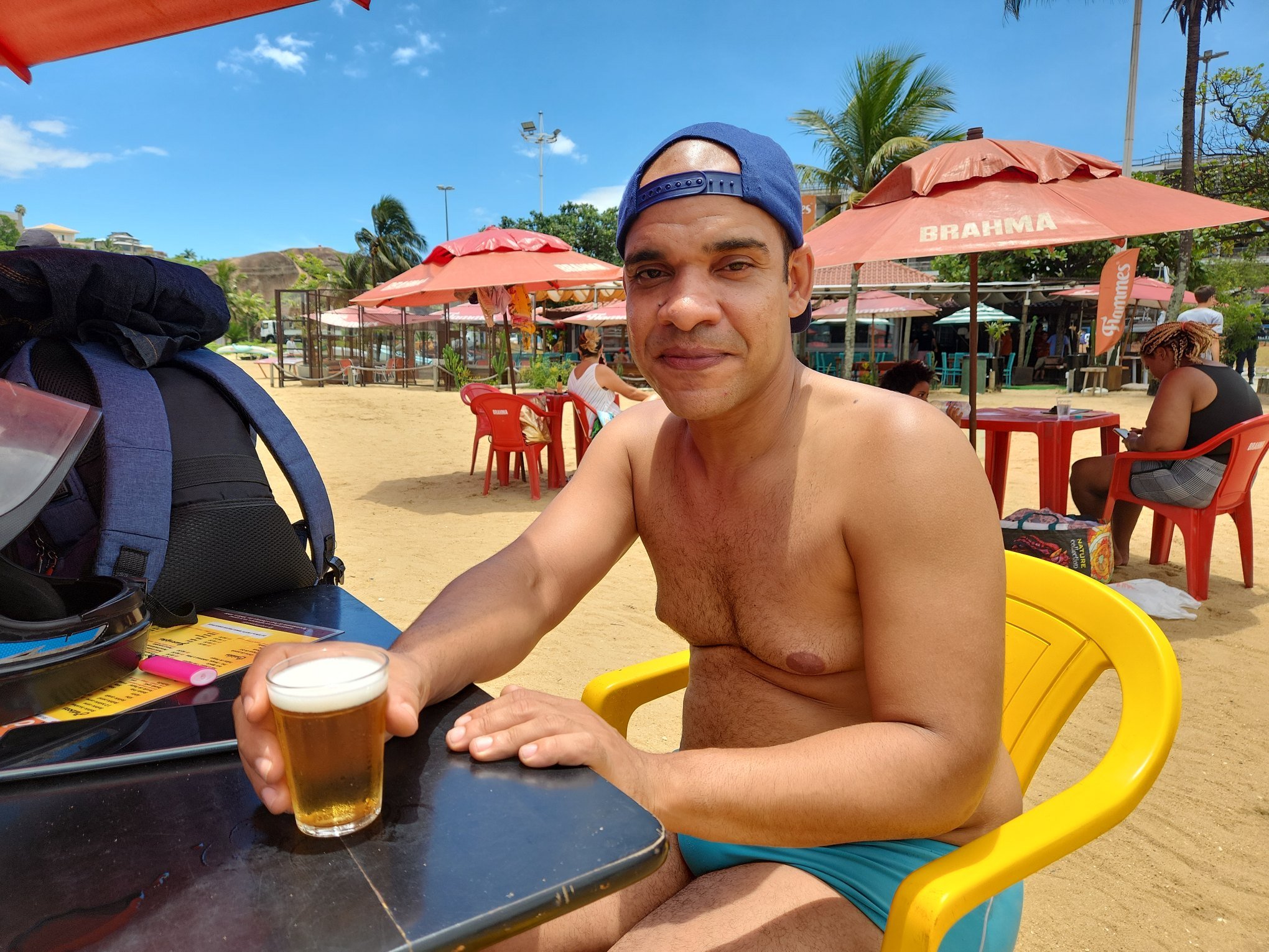 Nas principais praias de Vitória, Vila Velha e Serra, uma garrafa de 600 ml pode variar de R$10 a R$22; confira algumas opções
