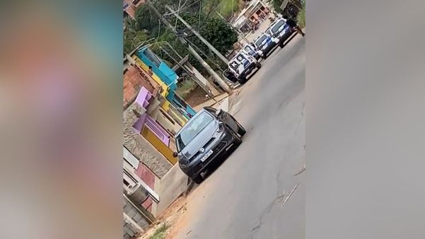 Jovem é baleado e adolescente apreendido após confronto com a PM na Serra