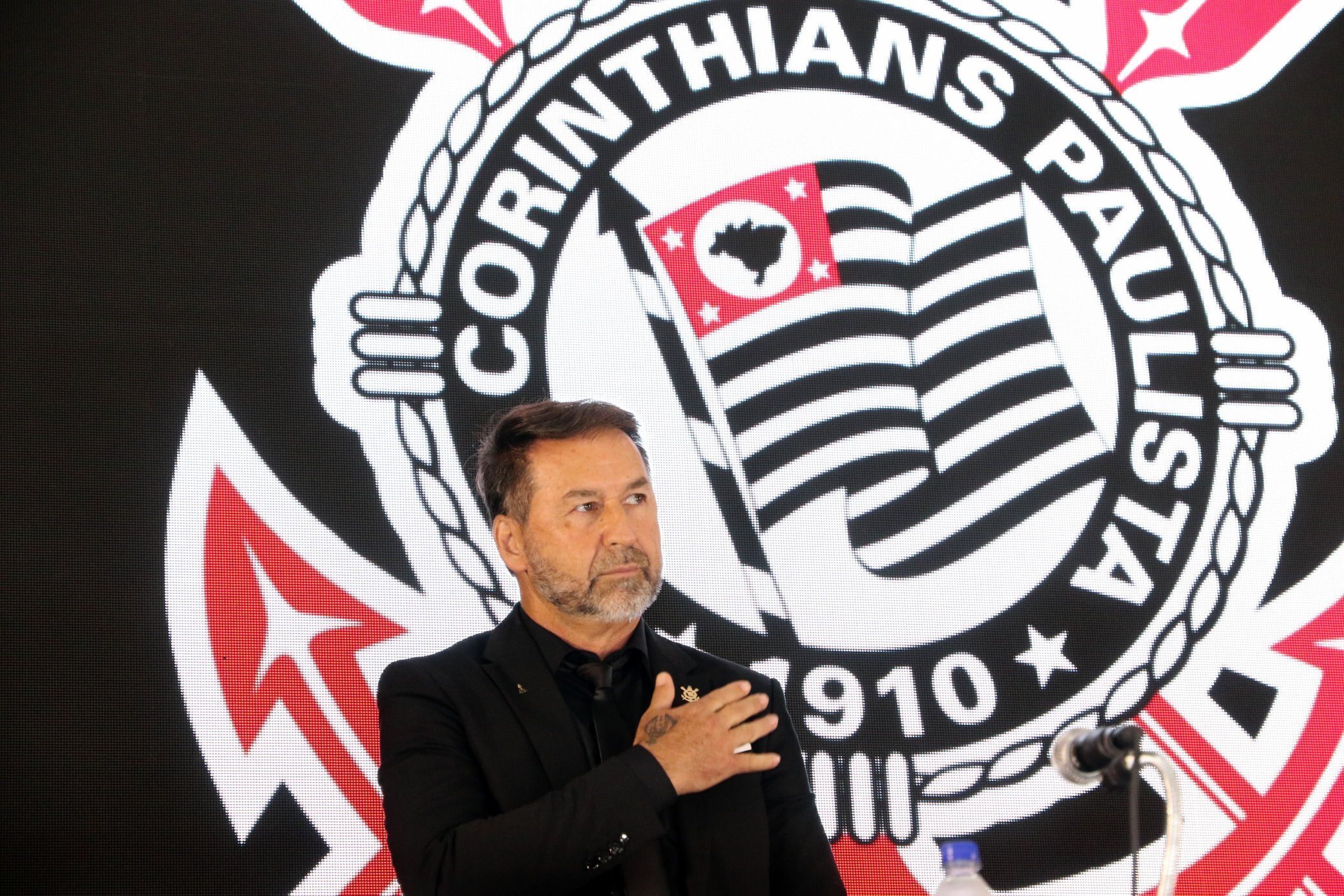 Novo presidente do Corinthians comentou as principais especulações envolvendo o mercado de transferências do clube em sua posse na tarde desta terça-feira (2)