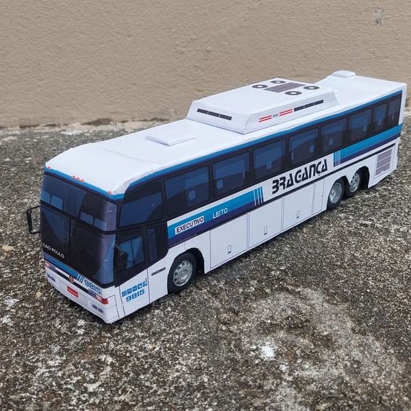 William de Oliveira faz sucesso nas redes sociais com reproduções de "busões" por Reprodução/Instagram/@wp_minibus