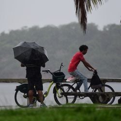 O aviso vale até as 10h de sexta-feira (9) e contempla 17 municípios, onde pode chover até 50 mm por dia