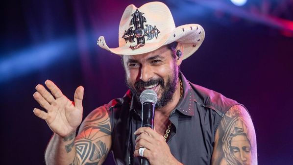 O artista morreu nesta quarta-feira (3), após complicações provocadas por uma cirurgia no coração. João Carreiro ficou conhecido nos anos 2000