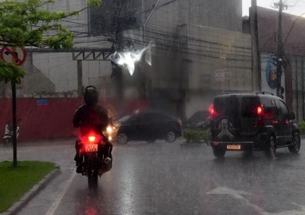Leitores de A Gazeta também registraram a chegada da chuva em outros municípios, como em Vila Velha e Domingos Martins, na região Serrana