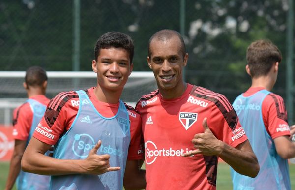 João Miranda ao lado do pai, o ex-zagueiro e ídolo do São Paulo Miranda