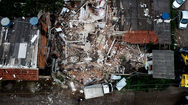 Casa explode em Barramares, Vila Velha por Fernando Madeira