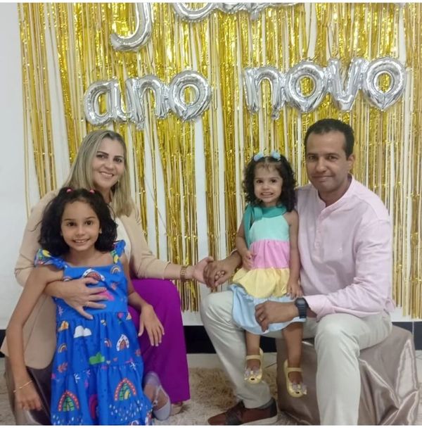 Glauber Ramos,  Miriam Ramos, e as duas filhas do casal: Alice, de 2 anos, e Bianca, de 9. 