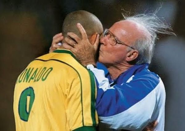 Ronaldo e Zagallo durante a Copa do Mundo de 1998