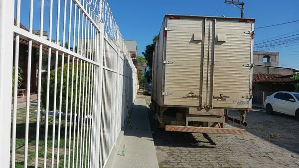 Veículo estava estacionado perto da casa da companheira da vítima
