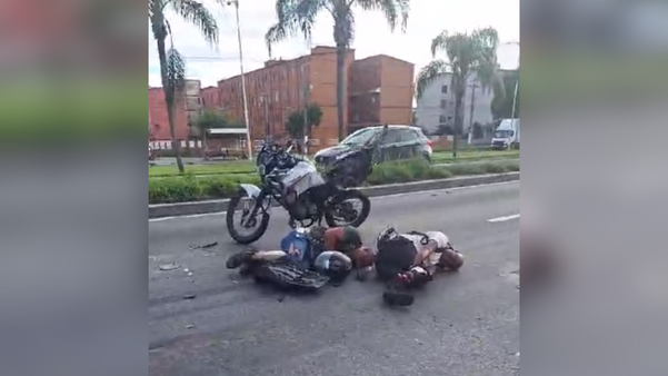 Acidente entre carreta e moto deixa dois feridos na Serra 
