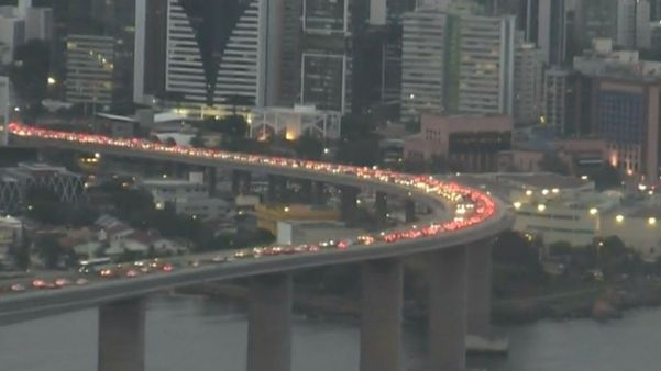 Acidente na Terceira Ponte deixa trânsito intenso