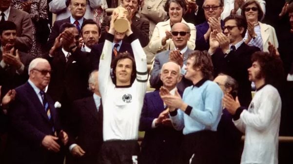 Beckenbauer foi campeão da Copa do Mundo de 1974 como jogador