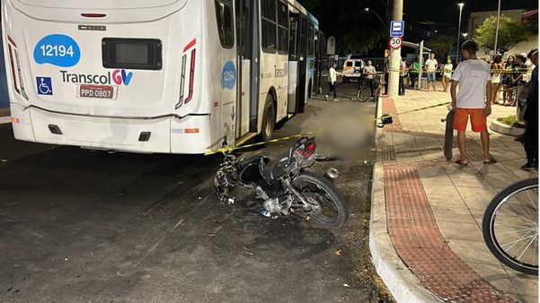 Motociclista colide contra ônibus e morre em Vila Velha