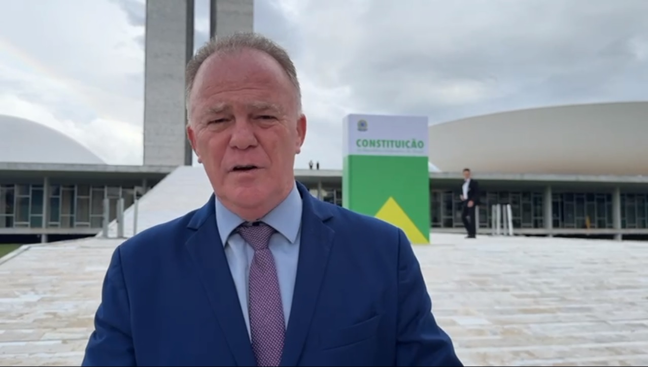 Governador do Estado esteve presente no Congresso Nacional, em evento para marcar um ano da invasão à sede dos três Poderes, em Brasília (DF)