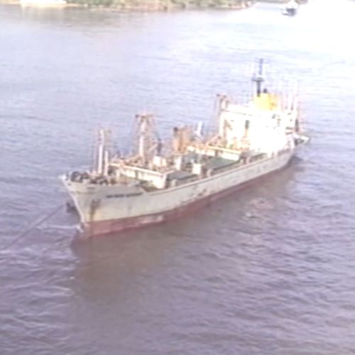 Navio Nortween Merchant, que bateu na Terceira Ponte, em 1990