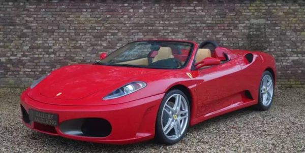 Família de Schumacher anuncia venda de Ferrari autografada por ex-piloto