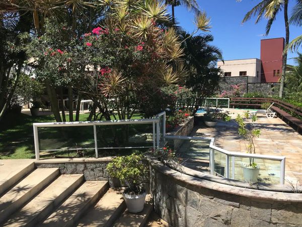 Vista do jardim de entrada