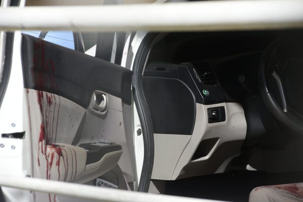 Suspeitos atacam a tiros carro que vinha do RJ e passageiro é morto no ES por Ricardo Medeiros