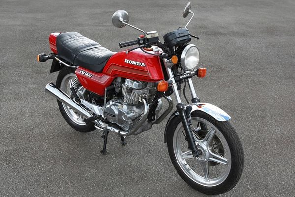 Primeira motocicleta cilindrada HONDA