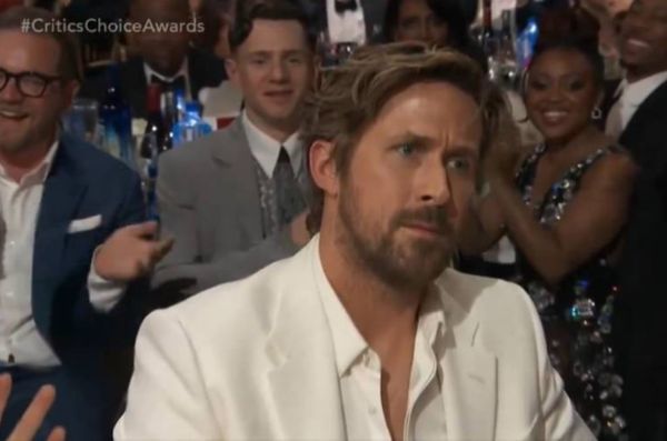 Reação de Ryan Gosling ao ganhar troféu de melhor música em premiação viraliza