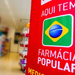 O objetivo da ação é alertar os cidadãos da importância de não interromper tratamentos que incluem medicamentos de uso contínuo