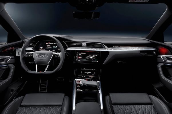 Versão esportiva: Audi SQ8 Sportback chega ao Brasil em 2024