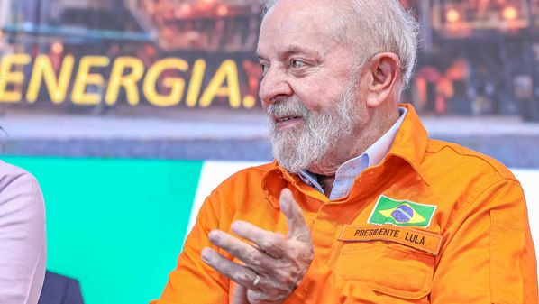 Paralisada desde 2015, obra de Abreu e Lima já custou cerca de R$ 90 bi; Lula diz que privatização da Eletrobras é 'escárnio'