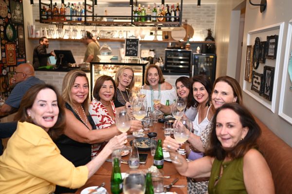 As Pantaneiras celebrando Luzia Toledo