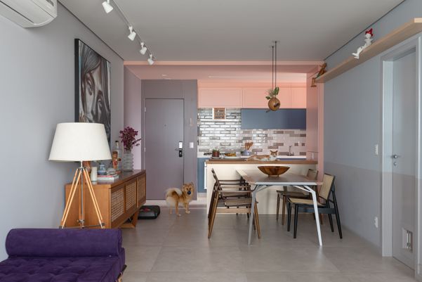 Frescor, calma e aconchego podem ser qualidades do peach fuzz, como explica a arquiteta e designer de interiores Fernanda Calazans. 