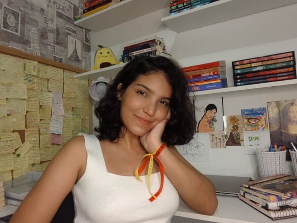 Giovanna Freitas é uma das duas alunas do ES com nota mil na redação do Enem 2023