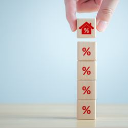 IVAR acumulou uma alta de 4,05% nos 12 meses até fevereiro, ante um avanço de 5,62% nos 12 meses encerrados em janeiro