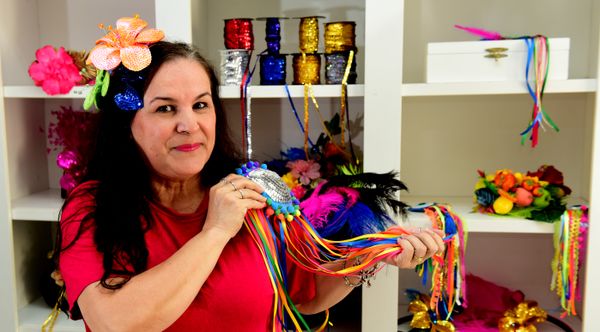 Daíse Duarte, ela faz acessórios para o carnaval por Ricardo Medeiros