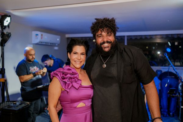 Jéssica Polese e Marcos, vocalista da banda Backtothepast