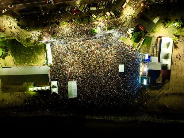 Na sexta (19), a Arena de Verão de Vitória reuniu cerca de 50 mil pessoas, segundo a prefeitura