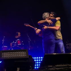 Victor & Leo não esconderam a emoção de voltar aos palcos, em espetáculo em Guarapari 