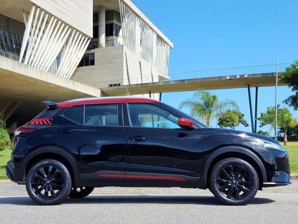 Nissan Kicks XPlay
