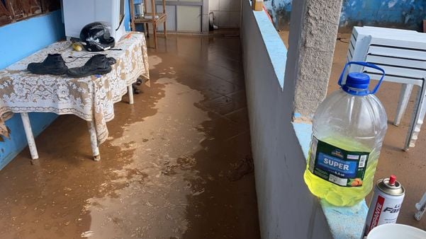Chuva causa estragos e deixa prejuízo para morador de Viana há 4 anos por Acervo pessoal