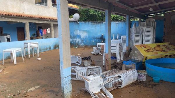 Chuva causa estragos e deixa prejuízo para morador de Viana há 4 anos por Acervo pessoal