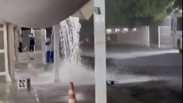 Chuva destrói cobertura de lona do Terminal de Itaparica em Vila Velha