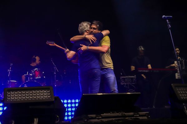 Victor & Leo não esconderam a emoção de voltar aos palcos, em espetáculo em Guarapari 