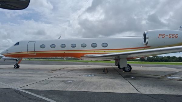 O novo jato executivo do cantor sertanejo Gusttavo Lima fez uma escala especial no Aeroporto de Vitória por Marlon Caetano leite